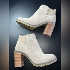 Crevo Charliee Leather Ankle Boot in Beige Size 8.5 Like New